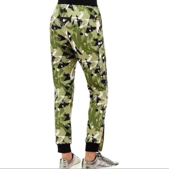 𝅺true RELIGION New With Tags WOMEN'S SNAP DETAIL CAMO JOGGERS SIZE MEDIUM - Picture 2 of 9